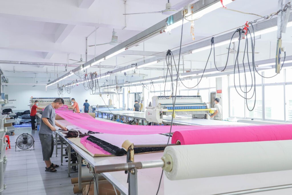 custom dress factory, women's clothing fabric cutting (1)