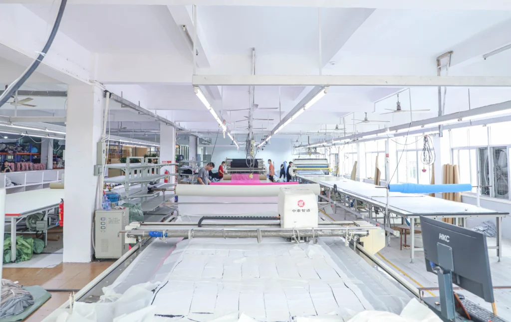 custom dress factory, women's clothing fabric cutting (2)