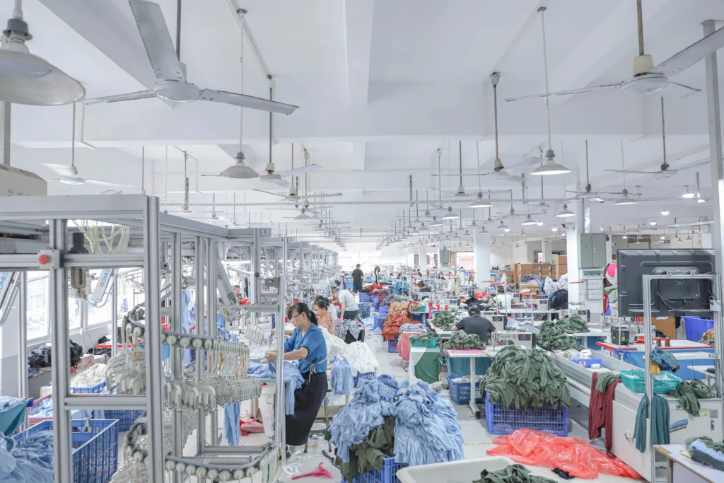 custom dress factory women's clothing sewing workshop (2)