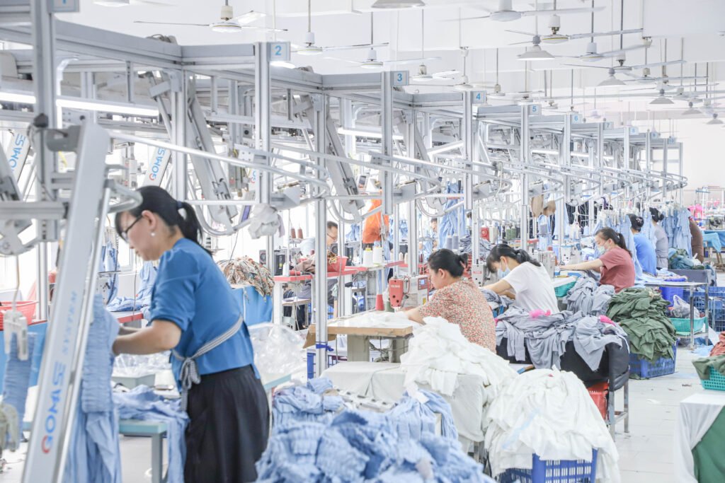 custom made women's dress factory hanging assembly line